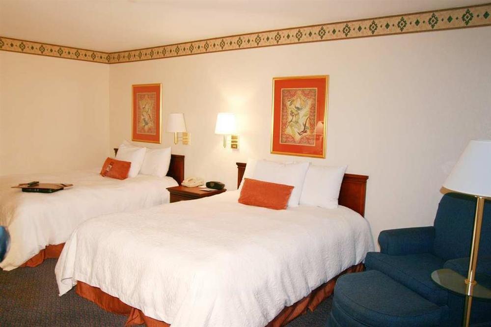 Hampton Inn Cornelia Szoba fotó